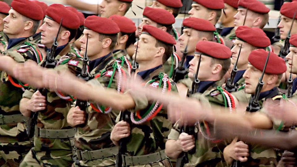 Hiên nay chi tiêu quân sự hàng năm của Pháp là 47,9 tỷ euro, gần bằng của Đức; nhưng chi tiêu quốc phòng so với GDP vẫn chỉ là 1,95%, thấp hơn một chút so với mục tiêu 2%; nhưng vẫn cao hơn rất nhiều so với Đức. 