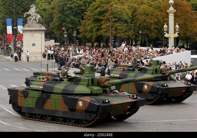 Không lâu sau khi “Bức tường Berlin” sụp đổ, Pháp vẫn còn gần nửa triệu binh sĩ. Với 203.000 quân ngày nay, chưa bằng một nửa so với lúc đó. Quân đội Pháp có 1.349 xe tăng chiến đấu chủ lực vào đầu những năm 1990, nhưng hiện nay chỉ còn 222 chiếc. 