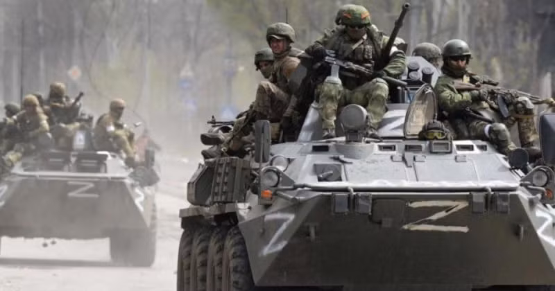 Điều đặc biệt đáng chú ý là Nga chỉ nhắm vào các vị trí của lực lượng vũ trang Ukraine, chứ không phải dân thường. Không có dấu hiệu nào cho thấy Nga sẽ phá hủy thành phố, đây không phải là phong cách chiến đấu của Quân đội Nga, dù sao thì ở đây cũng có rất nhiều người Nga sinh sống. 