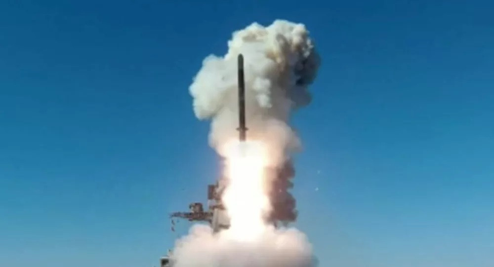 Vào tháng trước, Hải quân Nga đã đăng trên trang Facebook chính thức của mình câu khẩu hiệu: "Đừng bao giờ làm cho một tàu chiến Nga tức giận", cùng với một đoạn video về việc phóng tên lửa Calibre. 