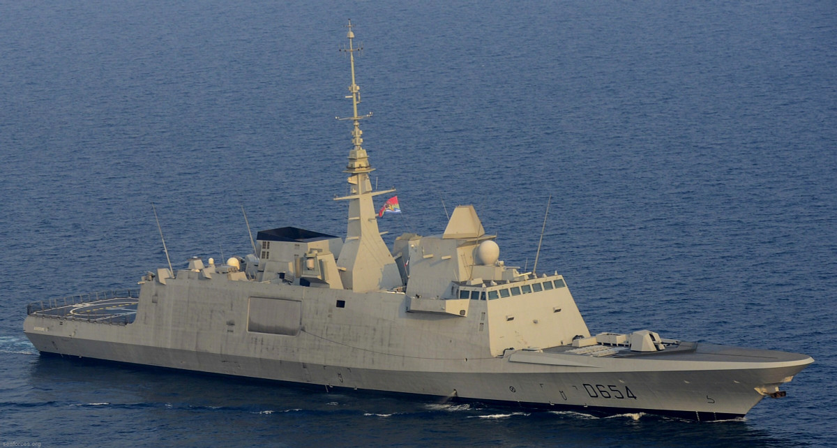 Trong khi đó trên Biển Đen, khinh hạm FS Auvergne (D654) của Hải quân Pháp, vẫn tiếp tục các hoạt động tuần tiễu ở đây, nhưng yêu cầu được bảo vệ bổ sung, vì lo ngại rằng các máy bay chiến đấu của Nga, có thể cố gắng thực hiện các cuộc tấn công nhằm vào tàu chiến này.