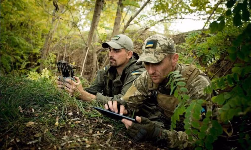 Cách đây không lâu, bộ chỉ huy Nga đã chuyển một phần lực lượng của họ từ vùng Kherson sang hướng Zaporozhye. Rõ ràng, đây là điều mà các chỉ huy Ukraine quyết định tận dụng, để tổ chức cuộc đổ bộ vào tả ngạn sông Dnepr. 
