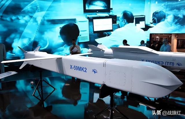 Nguồn gốc của tên lửa Kh59M2 này là gì? Đây là phiên bản cải tiến của tên lửa Kh59M, nhất là về động cơ và khí động học, được trang bị hệ thống dẫn đường tổng hợp và liên kết dữ liệu tiên tiến; đồng thời có khả năng tấn công chính xác dựa trên thông tin mạnh mẽ. Kh59M2 có tầm bắn hơn 300 km và được thiết kế để tấn công các mục tiêu quan trọng của đối phương. 