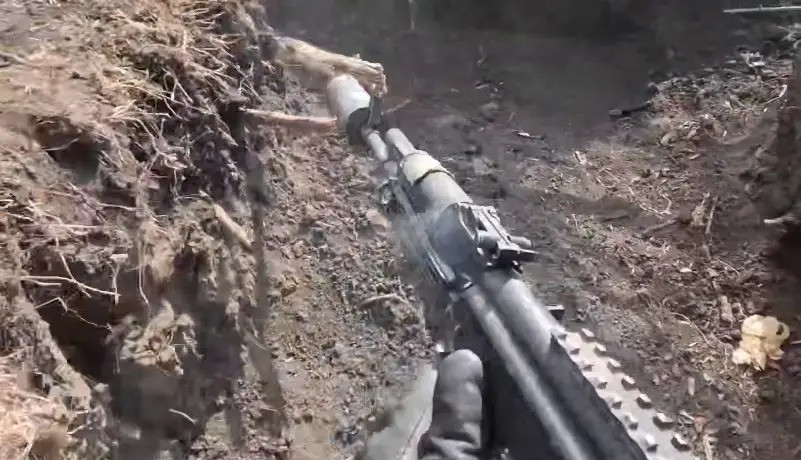 Sau khi khu vực đô thị chính của Kurakhove thất thủ, AFU đã dựa vào hệ thống kênh mương dày đặc ở Konstantinopoli và Andriivka và trục đường N-15 từ Zaporizhia đến Kurakhove để cung cấp tiếp tế. Quân Ukraine vẫn giữ vững vị trí trong khu vực và chiến đấu quyết liệt, mặc dù bị bao vây ở ba phía.