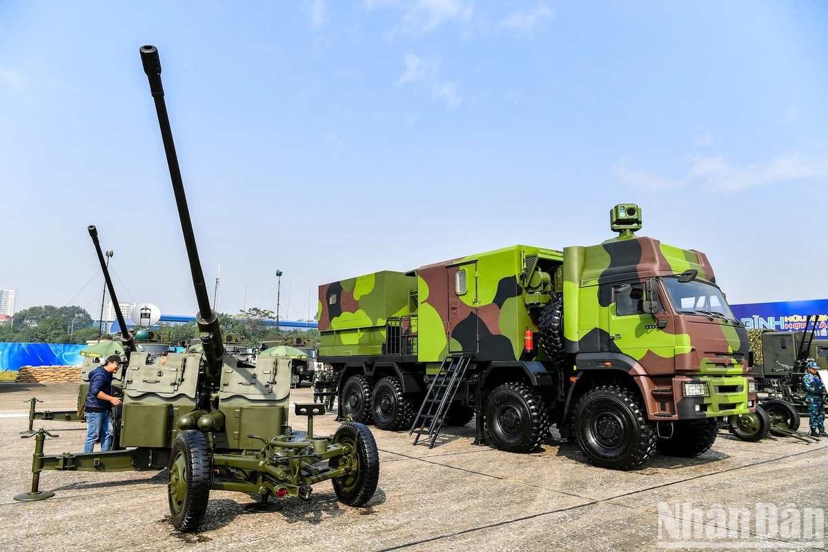 Việt Nam đi theo con đường tận dụng khả năng hỏa lực của pháo S-60, kết hợp với radar hiện đại, phần mềm điều khiển và bắn tự động; do vậy góp phần nâng cao hiệu quả chiến đấu rõ rệt, giảm những sai sót trong bám, bắt mục tiêu, cũng như thời cơ tiêu diệt. Ảnh: Báo Nhân dân.