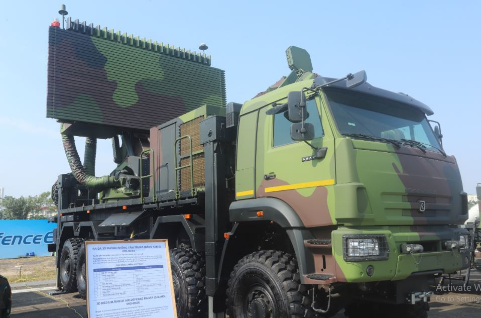 Ngoài radar trinh sát, một bộ phận quan sát quang điện tự động được tích hợp vào hệ thống để phát hiện các mục tiêu bay thấp và vận hành hệ thống phòng không ngay cả trong điều kiện radar bị hỏng hoặc gây nhiễu. Tầm phát hiện máy bay bay thấp của hệ thống quang điện trong điều kiện thời tiết tốt là trên 10km. Ảnh: Viettel.