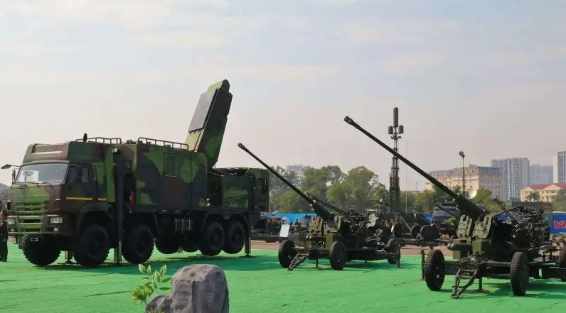 Ngoài hệ thống tên lửa phòng không S-125-VT, Công ty Viettel còn cải tiến pháo phòng không S60 với hệ thống điều khiển hỏa lực tự động, được gọi là AZP, để tiêu diệt các mục tiêu bay, bảo vệ các cơ sở chiến lược quan trọng. Ảnh: Viettel.
