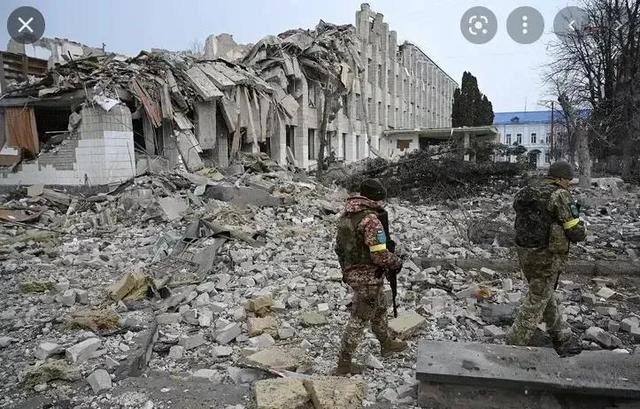 Cuộc chiến ở khu vực Bakhmut cũng không khả quan cho quân đội Ukraine. Người phát ngôn Bộ Quốc phòng Nga Konashenkov tuyên bố, quân đội Nga đã đẩy lùi ít nhất 4 cuộc tấn công lớn của quân đội Ukraine tại Krishivka ở phía nam Bakhmut và gây thương vong cho quân đội Ukraine hàng trăm người. 