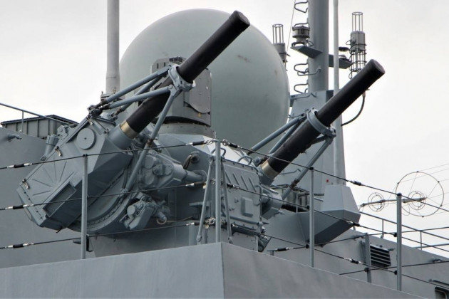 Còn để đề phòng các đòn tấn công của NATO từ hướng nam, tính đến ngày 15/1/2022, lực lượng Hải quân Nga trong vùng biển Địa Trung Hải là 3 tàu ngầm và 6 tàu chiến; sắp tới sẽ tăng lên 7 tàu chiến. 