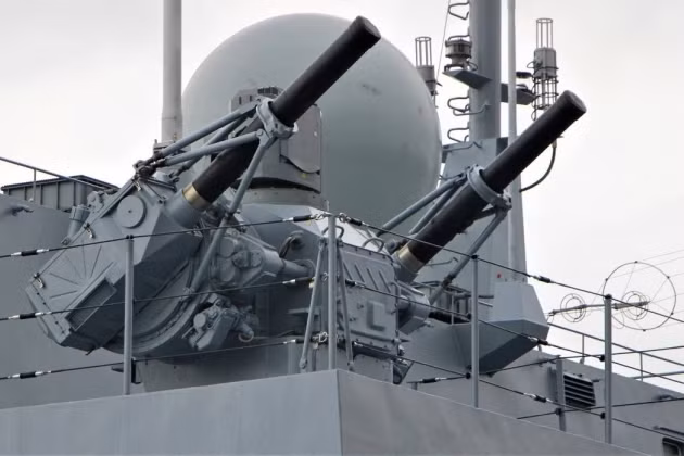 Còn để đề phòng các đòn tấn công của NATO từ hướng nam, tính đến ngày 15/1/2022, lực lượng Hải quân Nga trong vùng biển Địa Trung Hải là 3 tàu ngầm và 6 tàu chiến; sắp tới sẽ tăng lên 7 tàu chiến. 