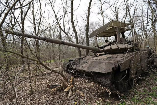 Chuyên mục War Zone nhận xét, quân đội Nga là quốc gia đầu tiên sử dụng loại giáp bổ sung này trên xe tăng và các loại xe bọc thép khác, loại giáp này thường được đặt biệt danh là "lồng bọc thép". Mặc dù còn nhiều tranh cãi về tác dụng của những chiếc “mũ sắt” này. 