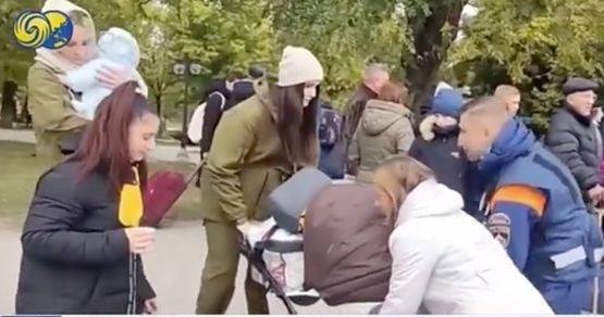 Có thông tin cho rằng, cuộc tấn công của Ukraine đã khiến các nhà chức trách ở Kherson phải thực hiện các biện pháp khẩn cấp. Chính quyền địa phương đã yêu cầu cư dân ở nhiều nơi, trong đó có khu vực Kakhovka, nhanh chóng di tản đến bờ đông tương đối an toàn của sông Dnepr. 