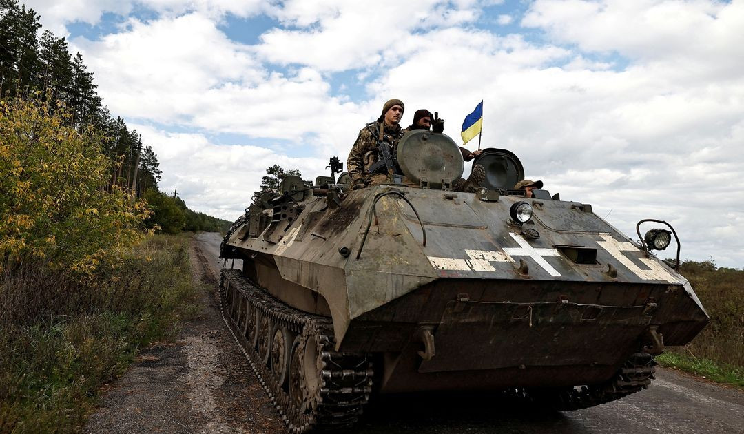 Không chịu thua kém, quân đội Ukraine nhanh chóng huy động sự hỗ trợ từ phía sau để bắt đầu tấn công đường vòng, cố gắng làm gián đoạn nhịp “phản công” của quân đội Nga và tái tràn ngập các địa điểm chiến lược như Pavlovka.