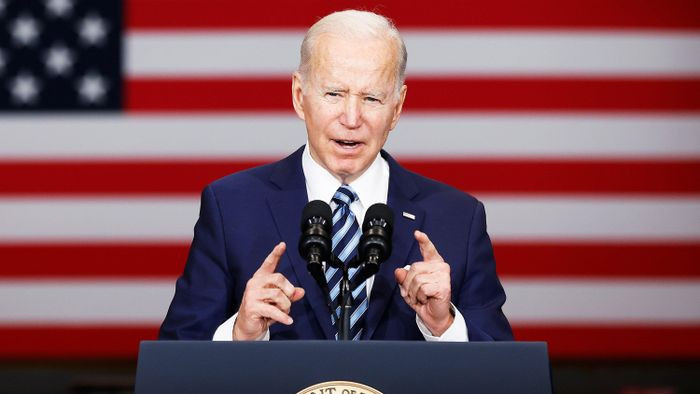 Các quan chức Mỹ cho biết, Tổng thống Mỹ Joe Biden đã phê duyệt kế hoạch bắn hạ khinh khí cầu do thám của Trung Quốc; đồng thời chính phủ Mỹ ra lệnh dừng các chuyến bay quanh bờ biển Bắc Carolina vì “nỗ lực an ninh quốc gia”.