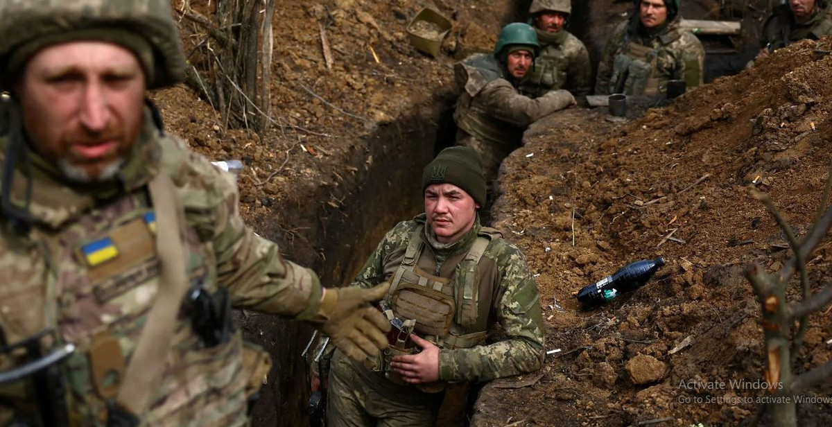 Vào tháng 1/2024, Tổng thống Zelensky cho biết, quân số của Lực lượng Vũ trang Ukraine là 880.000 người, nhưng ông không nêu rõ có bao nhiêu người đang chiến đấu trên hơn 1.200 km tiền tuyến ở phía đông nam đất nước. 