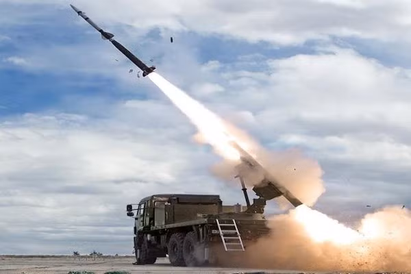 Một loạt bắn của hệ thống Hermes, có thể tiêu diệt cả một tiểu đoàn xe tăng của Quân đội Ukraine ở cự ly tối đa lên tới 100km. Đồng thời, chỉ cần một cú đánh trúng vào xe tăng của đối phương, là đảm bảo tên lửa có thể tiêu diệt mục tiêu với xác suất 100%.