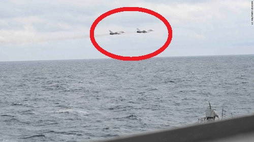 Nguyên nhân chính của việc này là do các hành động của Hải quân Mỹ, đội tàu này đã dàn xếp một cuộc xuất hiện khiêu khích ở Biển Đen, đúng vào thời điểm căng thẳng ở Donbass; buộc Nga phải có cách hành động đáp trả cứng rắn.