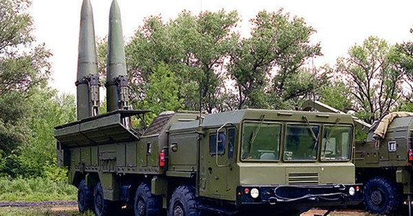 Điều đáng chú ý là Hiệp ước Lực lượng hạt nhân tầm trung chỉ áp dụng cho tên lửa phóng từ mặt đất, chứ không áp dụng với những thứ được phóng từ trên không hoặc trên biển. Tên lửa đạn đạo Iskander bị giới hạn trong phạm vi tấn công 500 km, trong khi tên lửa Kinzhal có thể tấn công các mục tiêu cách xa tới 2.000 km.