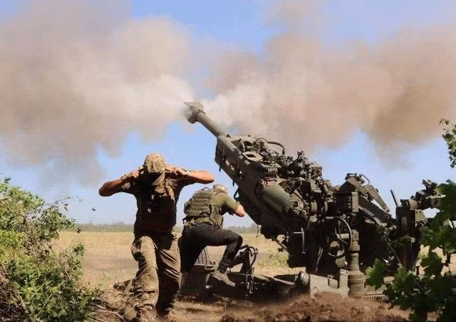 Còn nếu quân đội Ukraine cuối cùng giành chiến thắng ở khu vực Donbass, quân đội Nga thậm chí sẽ phải đối mặt với nguy cơ mất toàn bộ khu vực Đông Ukraine, thậm chí khu vực Crimea sẽ bị đe dọa nghiêm trọng hơn; tình hình thực sự nguy hiểm.