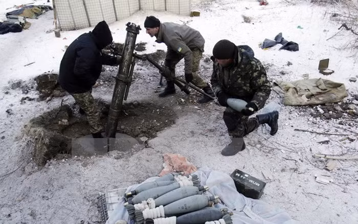 Ngoài ra, trên hướng làng Piski, quân đội Nga tràn ngập ngôi làng này và đạt được một số kết quả nhất định. Ở các hướng chiến lược khác, quân đội Nga đã áp dụng các đòn tấn công hỏa lực tầm xa, tiêu diệt một lượng lớn quân Ukraine.