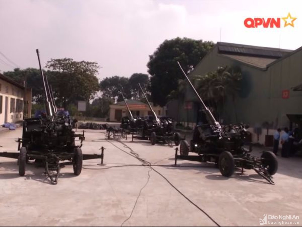 Về việc tự động hóa hệ thống lấy phần tử bắn của pháo tự hành do Việt Nam tự nâng cấp, có thể coi đây là việc làm trong tầm tay của chúng ta. Trong quá khứ, quân đội ta cũng từng tự động hóa thành công pháo phòng không 57mm, với việc vận hành cả trận địa tự xa mà không cần xạ thủ vận hành thủ công.