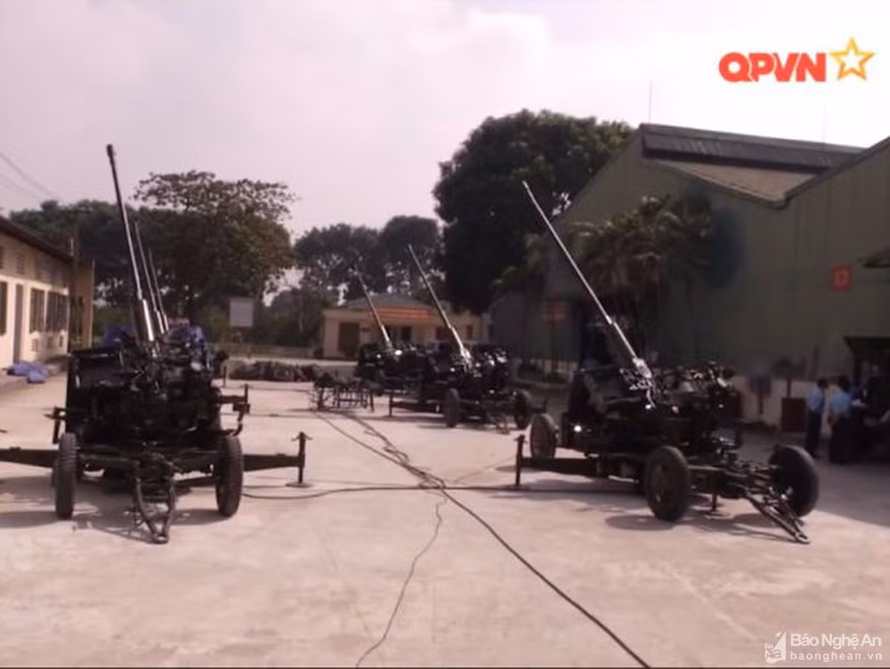 Về việc tự động hóa hệ thống lấy phần tử bắn của pháo tự hành do Việt Nam tự nâng cấp, có thể coi đây là việc làm trong tầm tay của chúng ta. Trong quá khứ, quân đội ta cũng từng tự động hóa thành công pháo phòng không 57mm, với việc vận hành cả trận địa tự xa mà không cần xạ thủ vận hành thủ công.