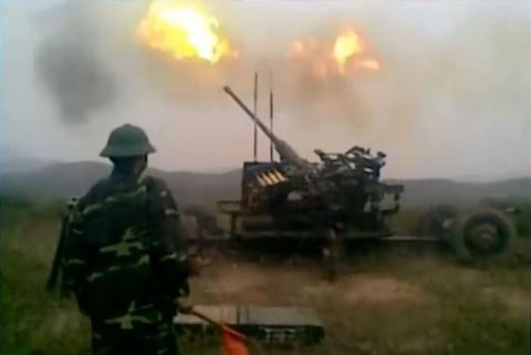 Với kinh nghiệm trong quá khứ, rất có khả năng trong tương lai, những phiên bản pháo tự hành do Việt Nam tự nâng cấp, cũng sẽ có thể được vận hành từ xa, hoặc ít nhất, có hệ thống lấy phần tử bắn bằng máy tính điện tử hiện đại. Nguồn ảnh: QPVN.