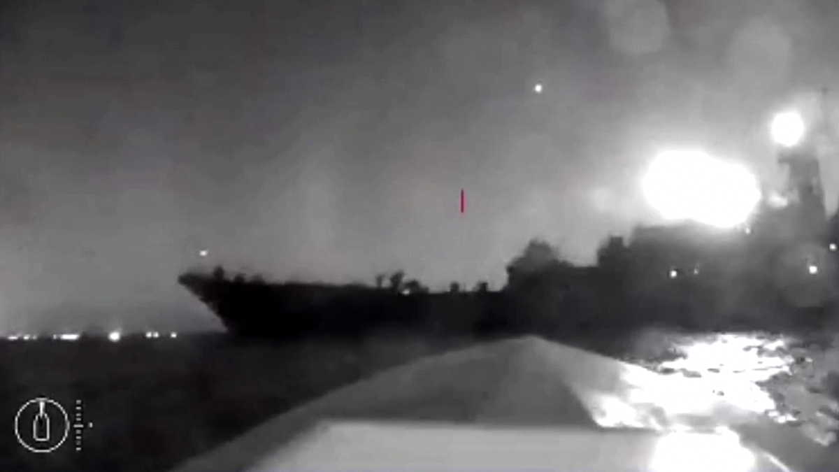 Các cuộc đột kích vào ban đêm bằng USV tự sát của Ukraine đã trở thành mối lo ngại đáng kể đối với Hạm đội Biển Đen của Nga. Đây không phải là một hiện tượng hoàn toàn mới; những cuộc tấn công này của Ukraine đã cho thấy tỷ lệ thành công cao.