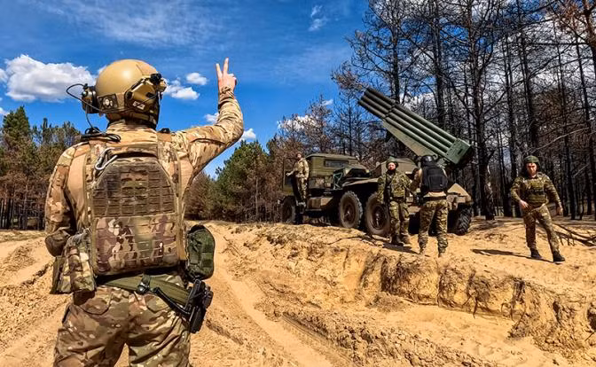 Việc chiếm được làng Apanasovka, nếu được xác nhận, như vây quân Ukraine giờ đây có khả năng tiến vào nhiều khu vực mới khác nhau của Nga. Mọi thứ có thể trở nên tồi tệ đối với người Nga, nếu quân Ukraine củng cố được vị trí của họ và được tăng quân tiếp viện. 