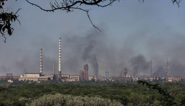 Khi cuộc nội chiến ở Ukraine bùng nổ năm 2014, Avdeevka là thành trì quan trọng của quân đội Ukraine ở khu vực Donbass. Do khoảng cách từ Avdeevka đến thành phố Donetsk chỉ 10 km, nên quân đội Ukraine rất coi trọng việc bảo vệ thành phố này.