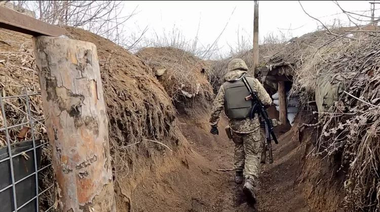 Từ năm 2015 đến năm 2022, Ukraine đã đầu tư rất nhiều nhân lực và vật lực để biến thành phố nhỏ này thành một pháo đài kiên cố. Nhưng quan trọng hơn, Avadivka nằm trên “bức tường cao” của Donetsk, một lợi thế về mặt địa lý; từ đó mang lại cho quân đội Ukraine khả năng phòng thủ tự nhiên.