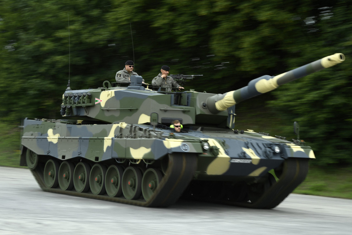 Theo trang Bulgarian Military, phiên bản nâng cấp 2A8 sẽ được chế tạo dựa trên phiên bản xe tăng Leopard 2A7HU của Hungary. Hungary đã đặt hàng 44 chiếc xe tăng này cách đây một thời gian. Nhưng ở phiên bản Leopard 2A8, một động cơ mới sẽ được phát triển. 