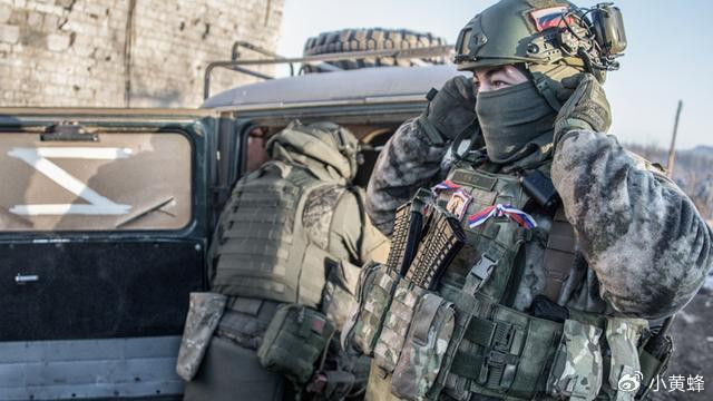 Tuy nhiên, nhà phân tích Đức lưu ý, hiện tại quân Nga đã đẩy lùi quân Ukraine ra khỏi làng Rabotino và ra xa “Phòng tuyến Surovikin”. Điều này là do các cuộc tấn công dồn dập của Quân đội Nga trong những ngày qua. Theo Röpke, quân Nga đã chiếm lại tất cả các khu vực mà quân Ukraine đã tràn ngập trước đó ở làng Rabotino.
