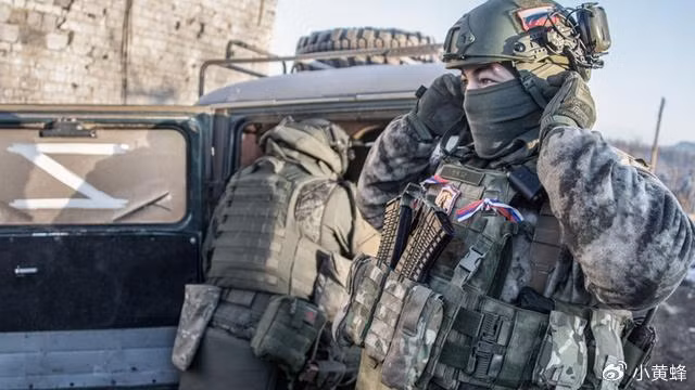 Tuy nhiên, nhà phân tích Đức lưu ý, hiện tại quân Nga đã đẩy lùi quân Ukraine ra khỏi làng Rabotino và ra xa “Phòng tuyến Surovikin”. Điều này là do các cuộc tấn công dồn dập của Quân đội Nga trong những ngày qua. Theo Röpke, quân Nga đã chiếm lại tất cả các khu vực mà quân Ukraine đã tràn ngập trước đó ở làng Rabotino. 