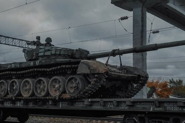 Nhà ga Maslovka, nằm tương đối gần với biên giới Ukraine, nơi hàng trăm đơn vị thiết bị quân sự của Nga đang được bốc dỡ, sau chuyến thăm của các nhà báo Pháp, bỗng nhiên trở nên trống rỗng.