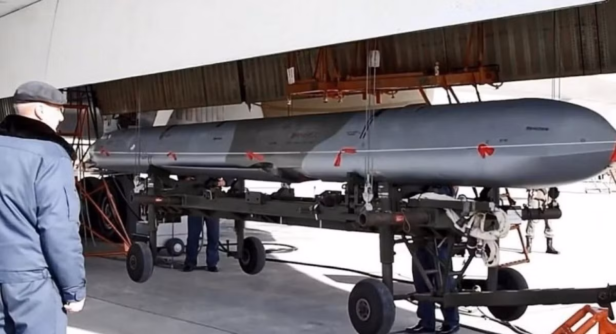 Về tên lửa tầm xa, Nga dường như hiện có rất nhiều hàng dự trữ, nếu không, họ sẽ không tiến hành "các cuộc tấn công chính xác tầm xa" thường xuyên vào Ukraine như vậy, đặc biệt là trong thời gian gần đây.