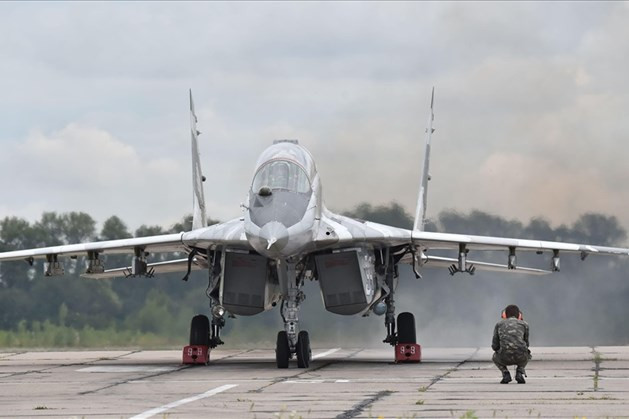 Việc các sân bay Ukraine bị phá hủy diễn ra trong bối cảnh Mỹ và các đồng minh, đặc biệt là Ba Lan đã tìm cách cung cấp cho quân đội Ukraine các máy bay chiến đấu MiG-29 trước đây của không quân Ba Lan để thay thế những tổn thất vừa qua.