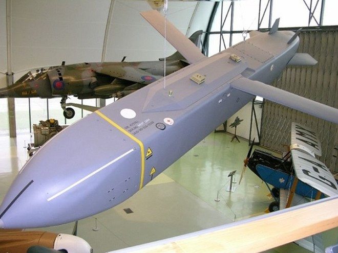 Trước đó, có thông tin quân đội Mỹ bắt đầu cung cấp cho Ukraine tên lửa chống radar AGM-88 HARM và máy bay chiến đấu MiG-29 của Ukraine đã xác nhận có thể mang và sử dụng loại tên lửa này. Gần đây, Bộ trưởng Quốc phòng Anh gần đây cũng tuyên bố rằng, Anh dự định cung cấp cho quân đội Ukraine tên lửa hành trình chống radar “Storm Shadow”. 