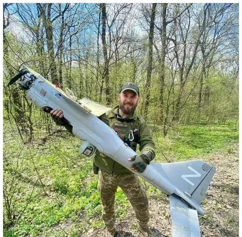 Sau khi phân tích phần lớn vũ khí, đạn dược của quân đội Nga, các chuyên gia quân sự NATO rất “ngạc nhiên” khi phát hiện ra rằng, ngoại trừ các bộ phận được sản xuất tại Nga, hầu hết các linh kiện khác thực chất đều đến từ Mỹ, Nhật Bản và Đức. Phát hiện này đã “gây sốc” cho liên minh NATO.