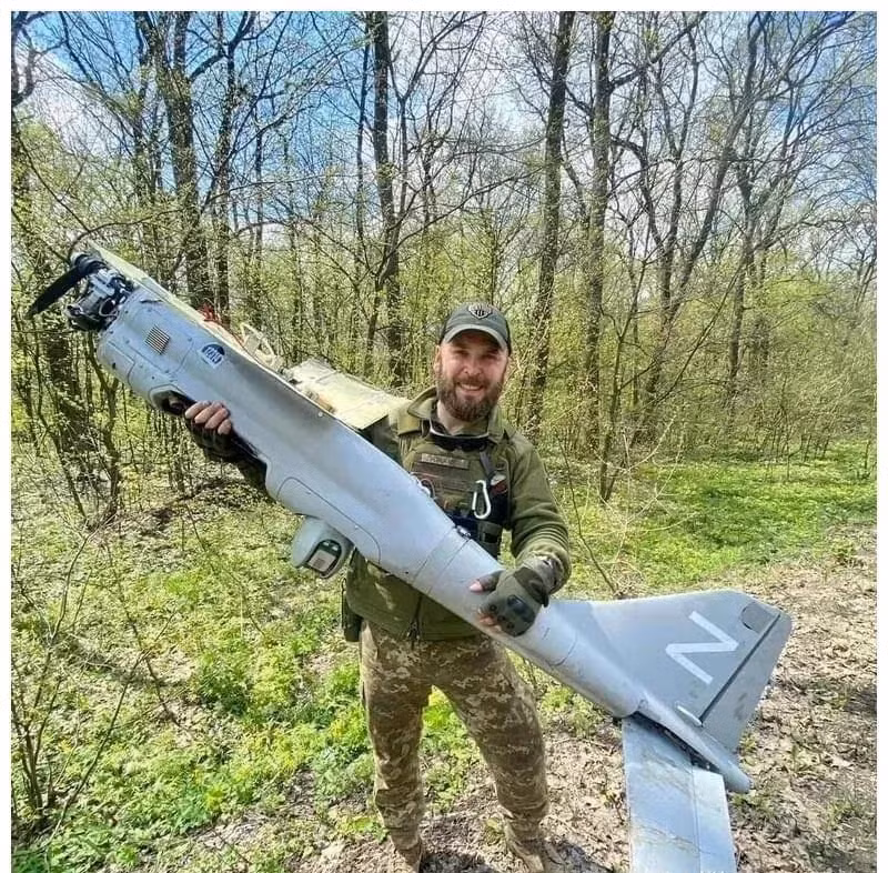 Sau khi phân tích phần lớn vũ khí, đạn dược của quân đội Nga, các chuyên gia quân sự NATO rất “ngạc nhiên” khi phát hiện ra rằng, ngoại trừ các bộ phận được sản xuất tại Nga, hầu hết các linh kiện khác thực chất đều đến từ Mỹ, Nhật Bản và Đức. Phát hiện này đã “gây sốc” cho liên minh NATO.