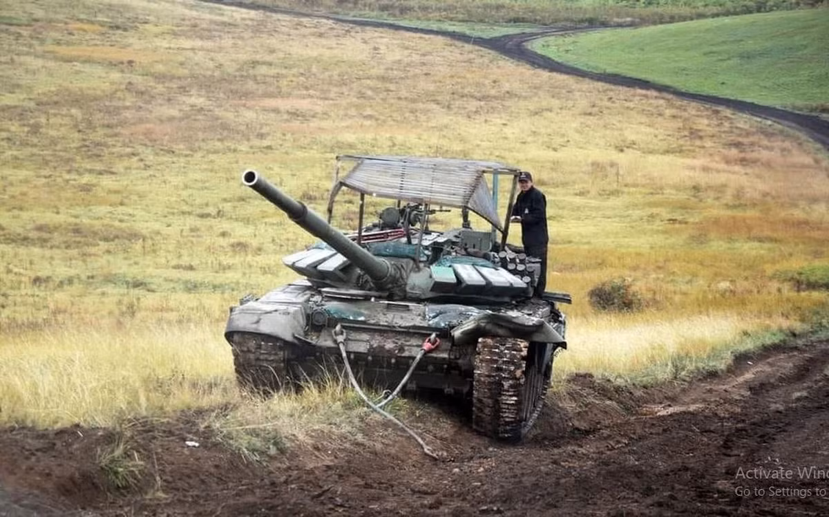 Trong bài viết "Xe tăng Merkava của Israel xuất hiện với 'giáp lồng", ông Joseph Trevithick, một cây viết của trang The War Zone đã đưa ra lời khen ngợi việc Israel áp dụng “mũ sắt” trên đầu xe tăng, cách làm đã và đang gây tranh cãi với xe tăng của người Nga. 