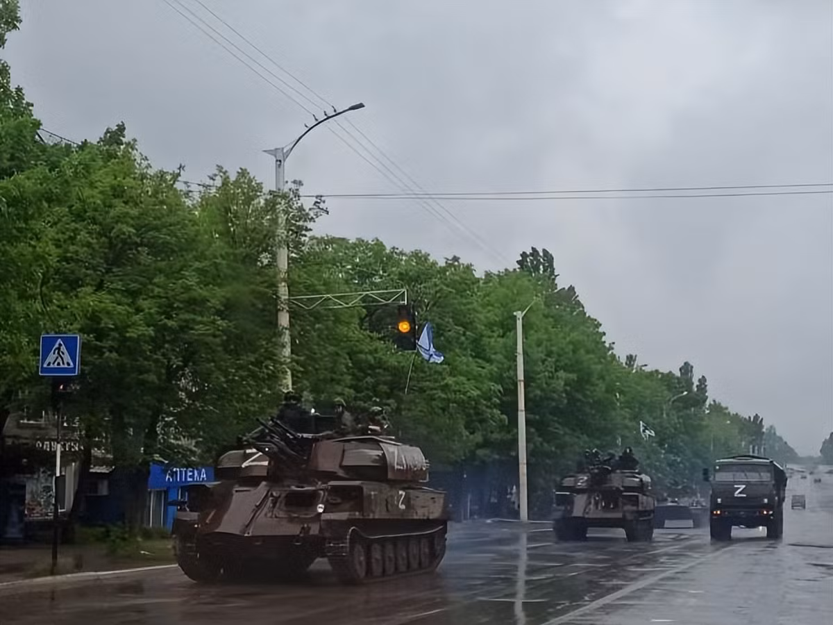 Mới đây, hình ảnh tổ hợp pháo phòng không tự hành ZSU-23-4 Shilka của lực lượng Thủy quân lục chiến Nga tiến vào khu vực Luhansk, khiến người xem dậy sóng.