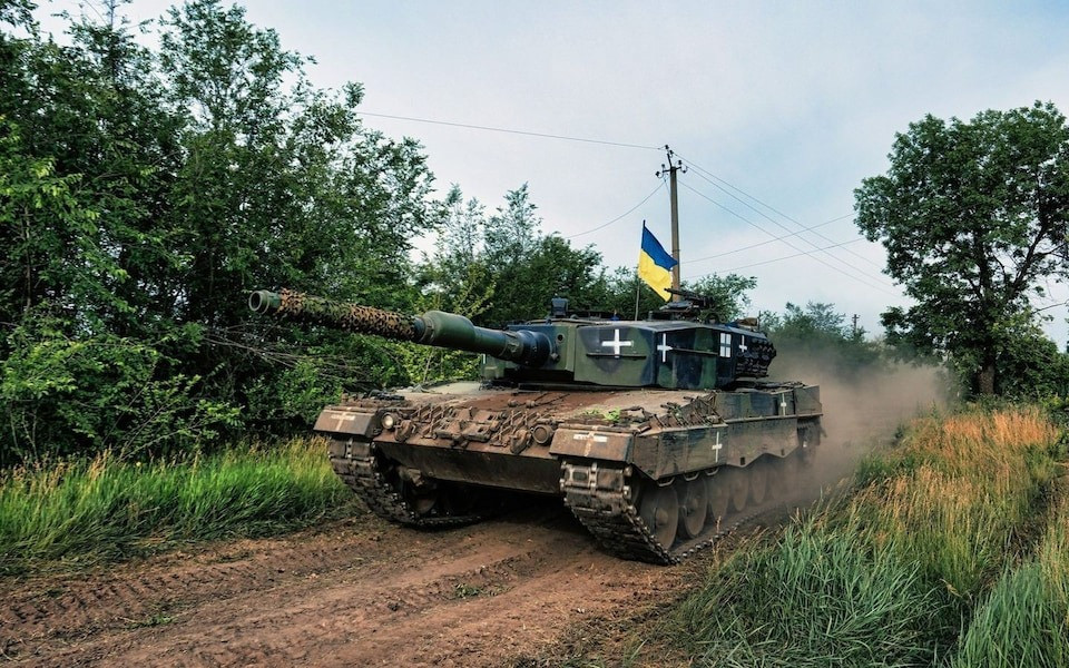 Theo tờ Daily Telegraph của Anh ngày 14/1, đánh giá của Bộ Quốc phòng Đức kết luận rằng, xe tăng chiến đấu chủ lực (MBT) Leopard 2 mà Đức cung cấp cho Ukraine, đã tỏ ra không hiệu quả trong một cuộc chiến cường độ cao như xung đột Nga-Ukraine.