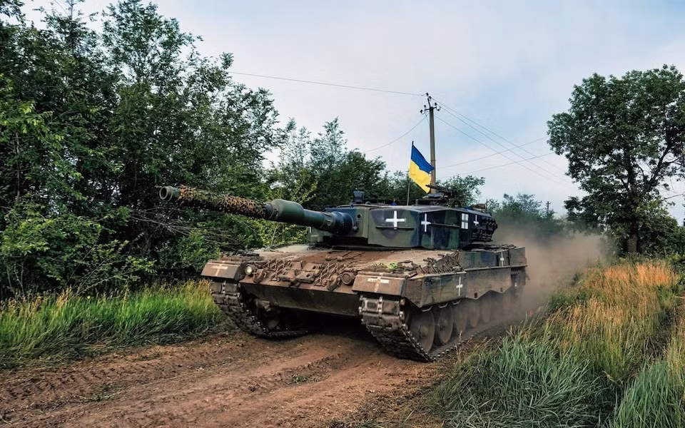 Theo tờ Daily Telegraph của Anh ngày 14/1, đánh giá của Bộ Quốc phòng Đức kết luận rằng, xe tăng chiến đấu chủ lực (MBT) Leopard 2 mà Đức cung cấp cho Ukraine, đã tỏ ra không hiệu quả trong một cuộc chiến cường độ cao như xung đột Nga-Ukraine.