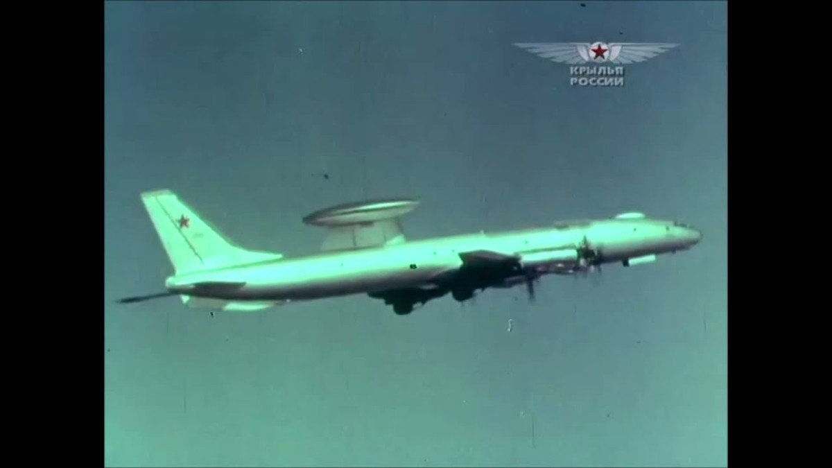 Máy bay cảnh báo sớm đầu tiên do Liên Xô phát triển là Tu-126, loại máy bay cảnh báo sớm này sử dụng thân của máy bay chở khách Tu-114, tuy nhiên do loại máy bay chở khách này sử dụng cánh quạt đồng trục quay ngược, nên sẽ gây ra một số khó khăn nhất định, gây nhiễu cho radar và không thể phát hiện mục tiêu kịp thời như tên lửa hành trình; nên phải tìm loại máy bay thay thế. 