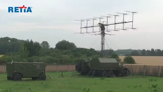 Do vậy, ngay từ đầu Liên Xô đã không quan tâm nhiều đến việc nghiên cứu và phát triển máy bay cảnh báo sớm. Nhưng sau này, Liên Xô cũng phát hiện ra một vấn đề, đó là các trạm radar triển khai trên mặt đất sẽ có những “vùng mù” nhất định khi tiến hành tìm kiếm mục tiêu trên không và mặt đất. 