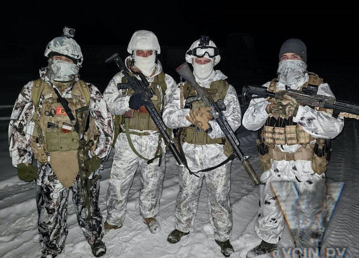 Chiến thuật của lính đánh thuê Wagner là tổ chức tấn công không dựa vào xe tăng hay xe bọc thép, mà dùng các phân đội nhỏ tinh nhuệ, được trang bị vũ khí hạng nhẹ. Họ tổ chức tiếp cận mục tiêu theo nhiều hướng khác nhau; đặc biệt là nhằm vào bên sườn, phía sau của các chốt phòng ngự quân Ukraine.