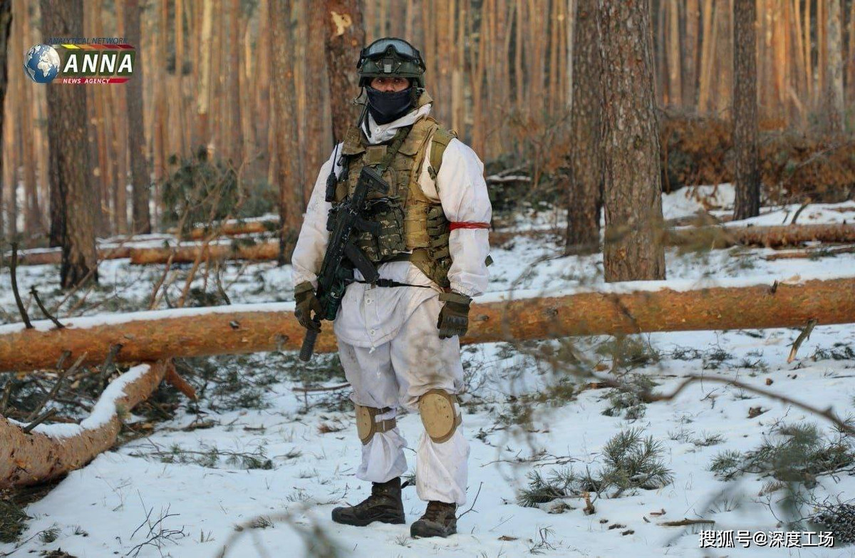 Một chiến thuật khác đáng chú ý của lính đánh thuê Wagner, là sử dụng các phân đội nhỏ, chỉ trang bị vũ khí hạng nhẹ, nhưng nhiệm vụ của họ không phải là chiến đấu, mà thực hiện nhiệm vụ trinh sát. Chỉ huy quân Wagner đã bố trí nhiều toán trinh sát bộ binh như vậy, bí mật đột nhập vào chiến trường.