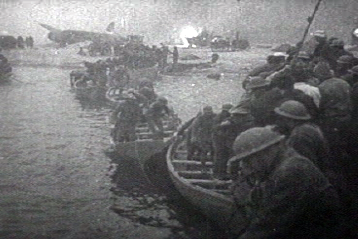 Trong Thế chiến thứ hai,vào tháng 5/1940, quân Đồng minh Anh và Pháp đã phải từ bỏ một số lượng lớn vũ khí hạng nặng, để bảo toàn sức mạnh và tổ chức cuộc triệt thoái Dunkirk nổi tiếng thế giới. 