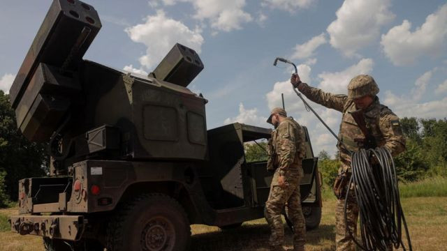 Khi hệ thống phòng không của Ukraine ngày càng trở nên khan hiếm và khó bổ sung, nước này đang phải “gồng mình” đối phó với các cuộc tấn công bằng tên lửa hành trình và UAV tự sát tầm xa của Nga. Đó là lý do vì sao Mỹ chấp thuận NATO hỗ trợ tiêm kích F-16. 